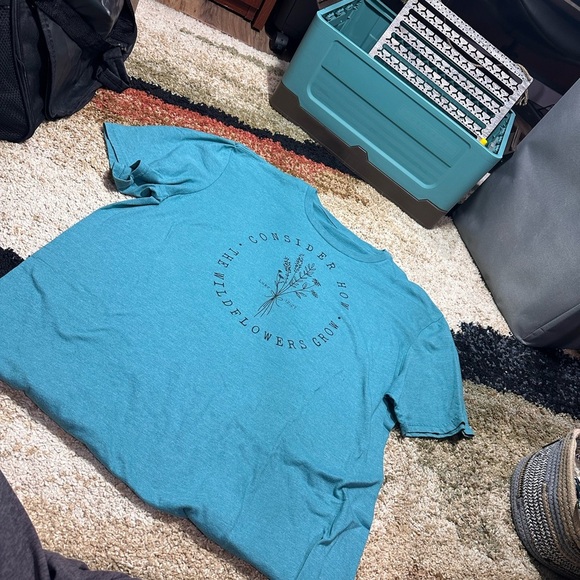 Luke 12:27 Wildflowers Teal Short Sleeve Tee Gildan by Eternal Light NWOT - Picture 4 of 5